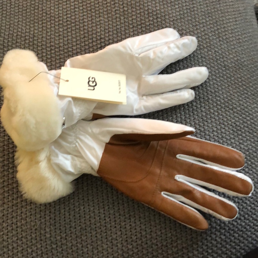 NWT white ugg gloves